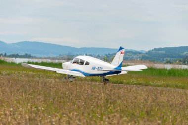 Wangen-Lachen, İsviçre, 26 Mayıs 2024 HB-OZV Piper PA-28-180 pervaneli uçak