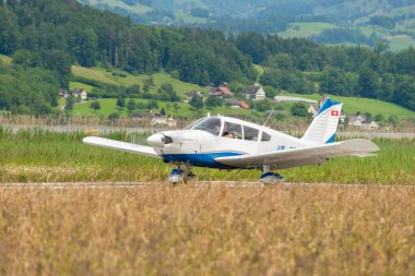 Wangen-Lachen, İsviçre, 26 Mayıs 2024 HB-OZV Piper PA-28-180 pervaneli uçak