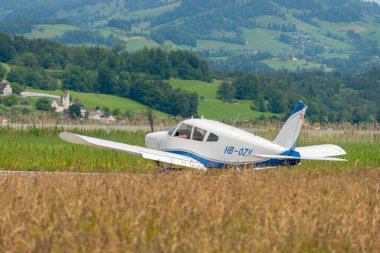 Wangen-Lachen, İsviçre, 26 Mayıs 2024 HB-OZV Piper PA-28-180 pervaneli uçak