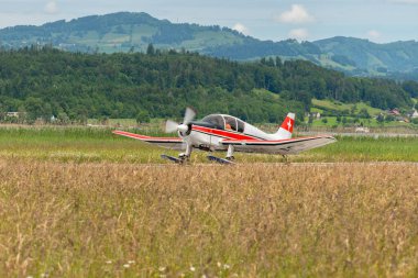 Wangen-Lachen, İsviçre, 26 Mayıs 2024 HB-SFF Jodel D140C Mousquetaire III pervaneli uçak
