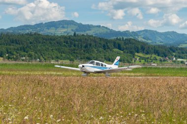 Wangen-Lachen, İsviçre, 26 Mayıs 2024 HB-PMG Piper PA-28 Archer II pervaneli uçak