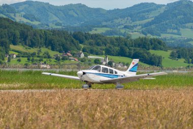 Wangen-Lachen, İsviçre, 26 Mayıs 2024 HB-PMG Piper PA-28 Archer II pervaneli uçak