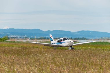 Wangen-Lachen, İsviçre, 26 Mayıs 2024 HB-PMG Piper PA-28 Archer II pervaneli uçak