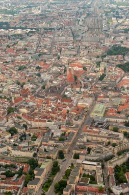 Münih, Almanya, 4 Ağustos 2024 Şehir merkezinden küçük bir uçakla uçarken görüldü.