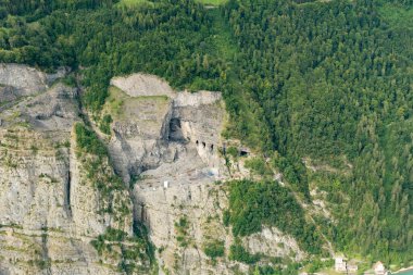 Walenstadt, İsviçre, 19 Ağustos 2024 Küçük bir uçakla Walensee Gölü 'nde mayın