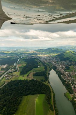 Luzern Bölgesi, İsviçre, 19 Ağustos 2024 Küçük bir uçakla uçarken