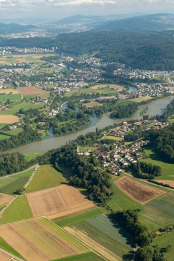 Untersiggenthal, İsviçre, 19 Ağustos 2024. Aare ve Limmat nehri üzerinde küçük bir uçakla bir uçuş.