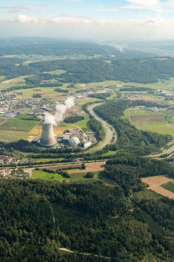 Olten, İsviçre, 19 Ağustos 2024. Elektrik santrali küçük bir uçakta görüldü.
