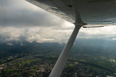 Dornbirn, Avusturya, 15 Eylül 2024 Küçük bir uçakla uçuş sırasında bölgeye bakın