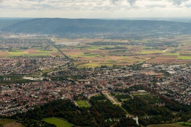 Schwetzingen, Almanya, 15 Eylül 2024 Küçük bir uçakla şehir ve bölge üzerinde görüntüleme