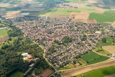 Waldsee, Almanya, 15 Eylül 2024 Küçük bir uçakla şehir üzerinde görüntüleme