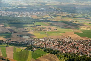 Waldsee, Almanya, 15 Eylül 2024 Küçük bir uçakla şehir üzerinde görüntüleme
