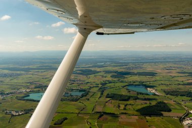 Offenburg, Almanya, 15 Eylül 2024 Görkemli manzarayı küçük bir uçakla seyredin.