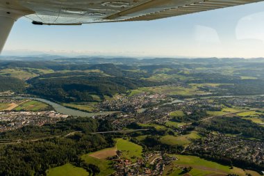 Laufenburg, Almanya, 15 Eylül 2024 Küçük bir uçakla şehir üzerinde görüntüleme
