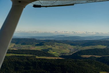 Leibstadt Bölgesi, İsviçre, 15 Eylül 2025 Küçük bir uçakla uçarken büyüleyici manzara