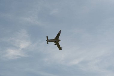 Aalen, Almanya, 29 Eylül 2024 Gyroflug SC-01 Speed Canard pervane uçağı yerel havaalanından kalkıyor.