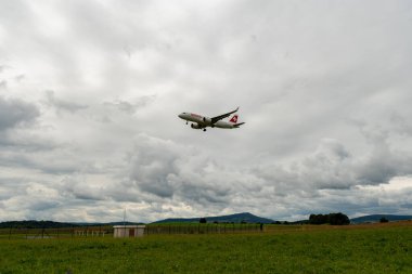 Zürih, İsviçre, 14 Eylül 2024 HB-JDG İsviçreli uluslararası havayolları Airbus A320-271N Neo uçağı 14 numaralı piste iniyor.