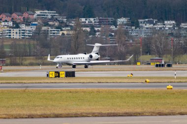 Zürih, İsviçre, 23 Ocak 2025 N-650WS Gulfstream G650ER uçağı Davos 'taki dünya ekonomik forumunda taksicilik yapıyor.