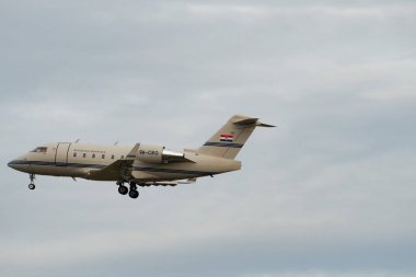 Zürih, İsviçre, 24 Ocak 2025 9A-CRO Hırvat hükümeti Bombacı Challenger 604 uçağı Davos 'taki dünya ekonomik forumu sırasında 28. pistten kalkıyor.