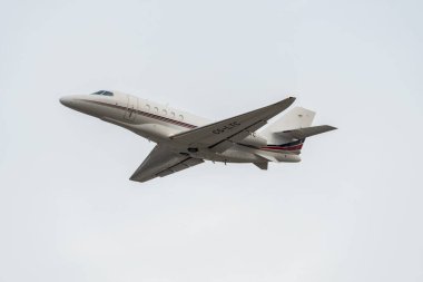 Zürih, İsviçre, 24 Ocak 2025 CS-LTC Jet Jets Europe Cessna 680A Enlem uçağı Davos 'taki dünya ekonomik forumu sırasında 28. pistten kalkıyor.