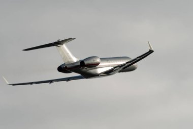 Zürih, İsviçre, 24 Ocak 2025 9H-VJS Vista Jet Bombacısı Global 6000 uçak Davos 'taki dünya ekonomik forumu sırasında 16. pistten kalkıyor.