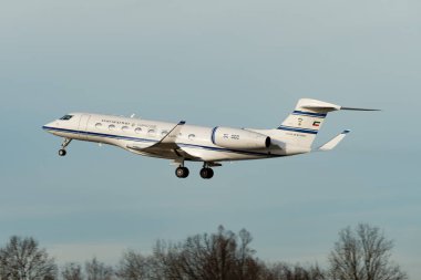 Zürih, İsviçre, 24 Ocak 2025 9K-GGC Kuveyt hükümeti Gulfstream G650 uçağı Davos 'taki dünya ekonomik forumu sırasında 28. pistten kalkıyor.