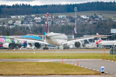 Zürih, İsviçre, 23 Ocak 2025 A7-ALF Katar Havayolları Airbus A350-941