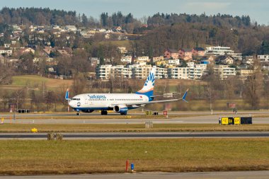 Zürih, İsviçre, 24 Ocak 2025 TC-SOD Sun Express Boeing 737-8HC uçağı kalkıyor.