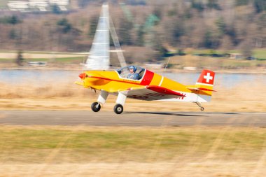 Wangen-Lachen, İsviçre, 8 Mart 2025 HB-YDN Brugger MD-2 Colibri pervane uçağı 26 nolu pistten kalkıyor.