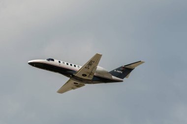Zürih, İsviçre, 16 Mayıs 2025 D-IWPS Hava Yolları Cessna CJ2 + uçak kalkıyor.