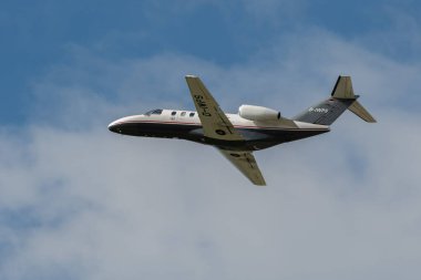 Zürih, İsviçre, 16 Mayıs 2025 D-IWPS Hava Yolları Cessna CJ2 + uçak kalkıyor.