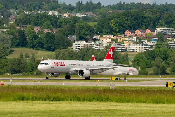 Zürih, İsviçre, 16 Mayıs 2025 HB-JPE İsviçre Airbus A321-271NX Neo uçağı kalkıyor.