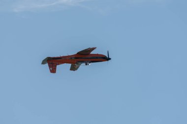 Ren Vadisi, Saint Gallen, İsviçre, 30 Mayıs 2025 T7-FMA Pilatus PC-7 pervaneli uçak Hoher Kasten Dağı 'nın tepesinden görülen bir hava gösterisinde sahne alıyor.