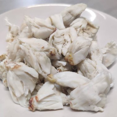 Buharda pişmiş taze yengeç eti, yengeç kebabı, ev yapımı gurme restoranda çiğ kabuklu hayvan.