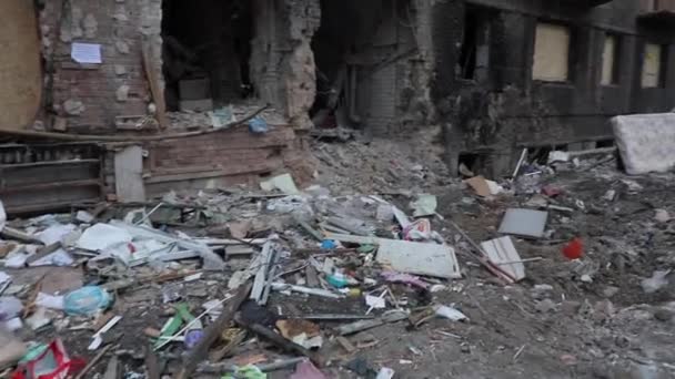 Жилой Дом Киевом Разрушенный Русскими Украине Вышгород — стоковое видео