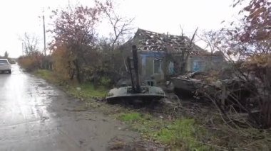 Ukrayna 'da Ruslar tarafından yıkılan özel bir ev. Kherson bölgesi