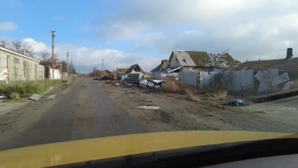 Pov Prywatne Domy Zniszczone Przez Rosyjskich Drani Ukrainie Region Chersonia — Wideo stockowe