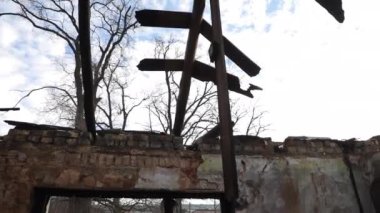 Ukrayna 'daki Ruslar tarafından yok edilen Kyiv yakınlarındaki özel bir ev.