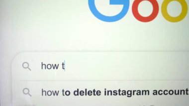 Chicago, ABD - 14 Aralık 2023: Arama çubuğunda nasıl daha üretken olunur