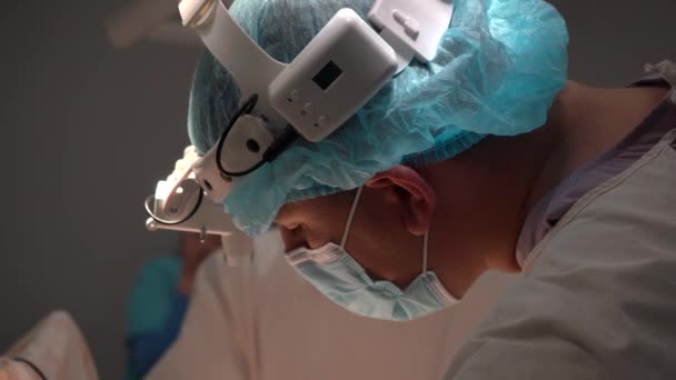 Kiev Ucrania Mayo 2022 Los Médicos Están Haciendo Cirugía Quirófano Clip De Vídeo