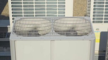 Çatıya endüstriyel havalandırma sistemi kuruldu.