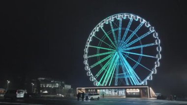 Bukovel Resort, Ukrayna: 08 Aralık 2024 - Zaman aşımı. Geceleri dönme dolap..