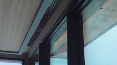 Modern sürgülü cam kapıyı kapat