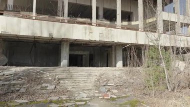 Kornobil Yasaklama Bölgesi. Pripyat şehrinde terk edilmiş binalar.