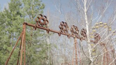 Çernobil Yasak Bölge. Prypiat 'ta terk edilmiş bir lunapark.