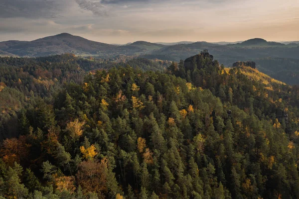 Wspaniały Romantyczny Widok Niesamowite Głębokie Lasy Parku Narodowym Czeska Szwajcaria — Zdjęcie stockowe