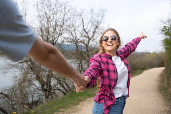 Young Woman Showing Right Direction Boyfriend While Holding Hands Outdoors — Stock Photo, Image