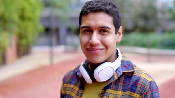 Horizontal Video Slow Motion Smiling Hispanic Student Smiling Camera Campus — Stock Video