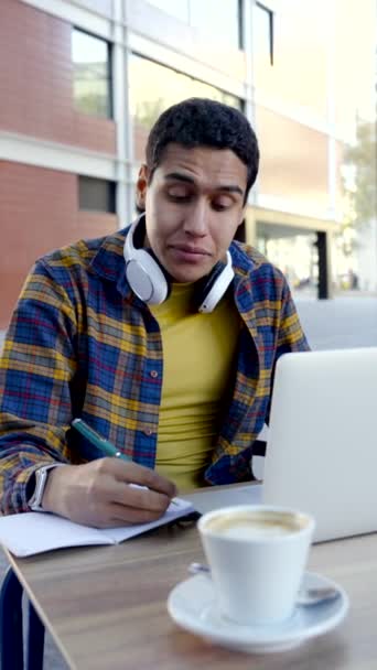 Vertical Slow Motion Video Happy Latin Man Studying Cafeteria Campus — Stock Video