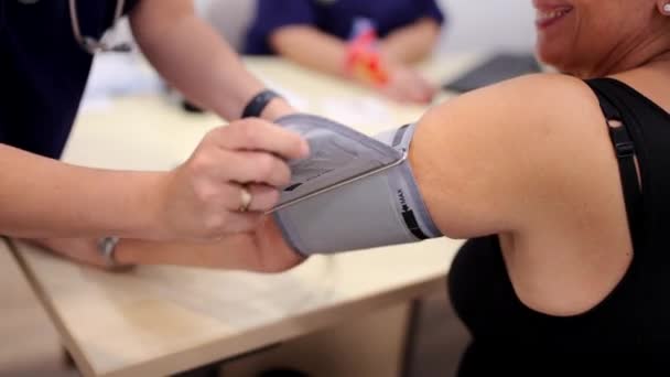 Video Close Unrecognizable Nurse Preparing Mature Patient Measure Blood Pressure — Stock Video
